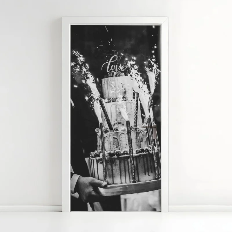 Naklejka na drzwi rustykalny tort ślubny ze zimnymi ogniami