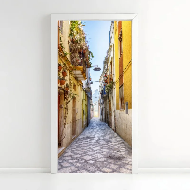 Naklejka na drzwi słoneczna uliczka w Brindisi