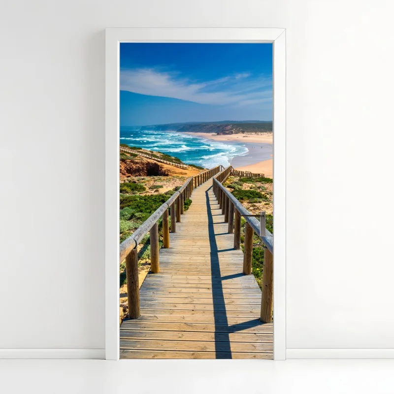 Naklejka na drzwi drewniany pomost prowadzący na plażę Praia da Bordeira