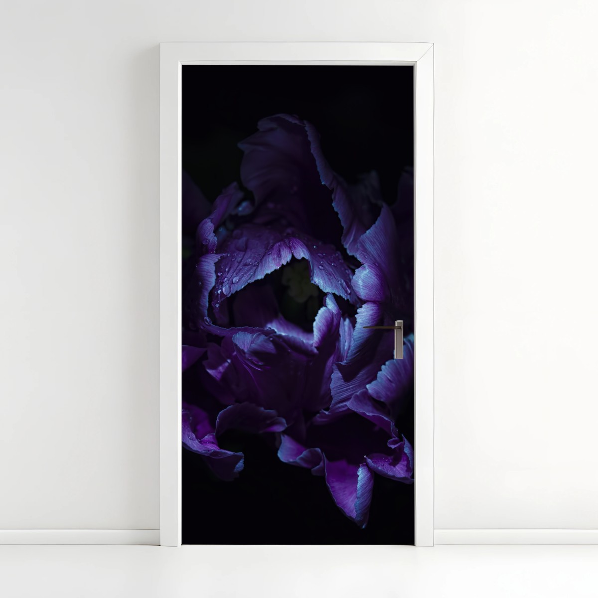 Naklejka na drzwi fioletowy tulipan w ultrafiolecie – Wallissimo®