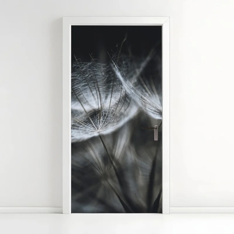 Naklejka na drzwi delikatne nasiona mniszka w monochromie