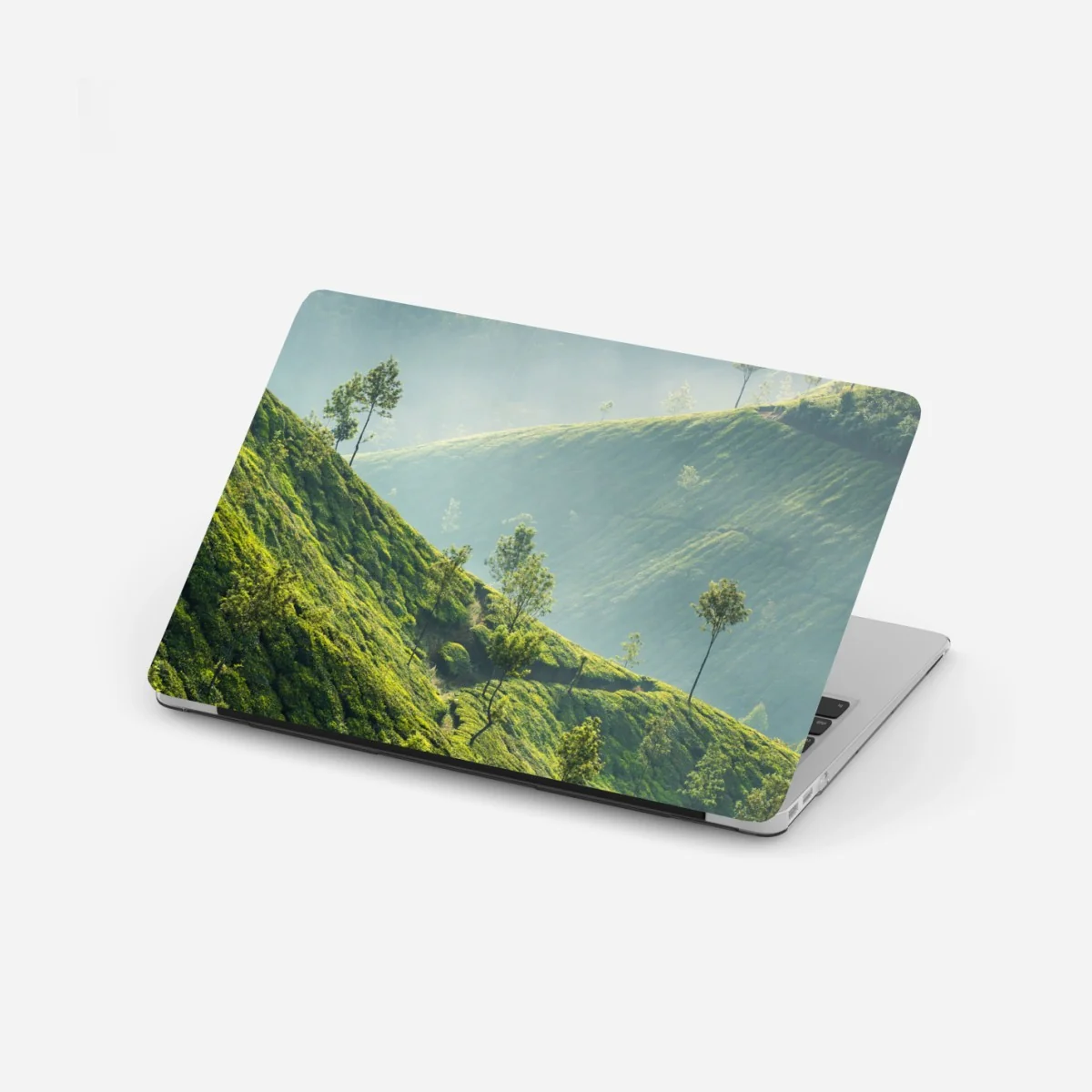 Naklejka na laptopa mglisty krajobraz plantacji herbaty w Munnar – Wallissimo® Naklejka na laptopa mglisty krajobraz plantacji herbaty w Munnar – Wallissimo®