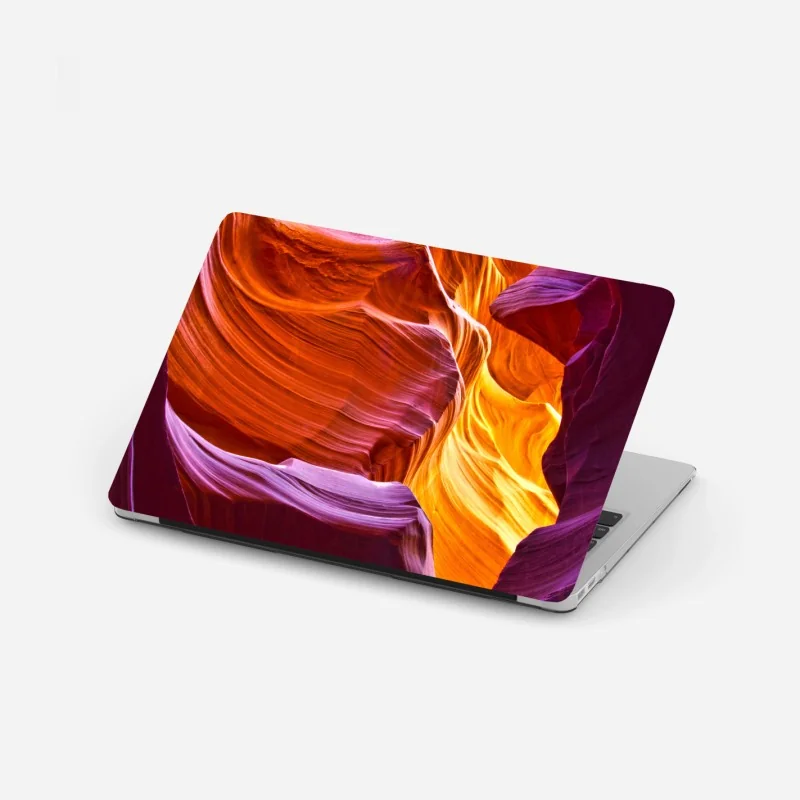 Naklejka na laptopa wschód słońca nad zielonymi wzgórzami z kamienną ścieżką – Wallissimo®