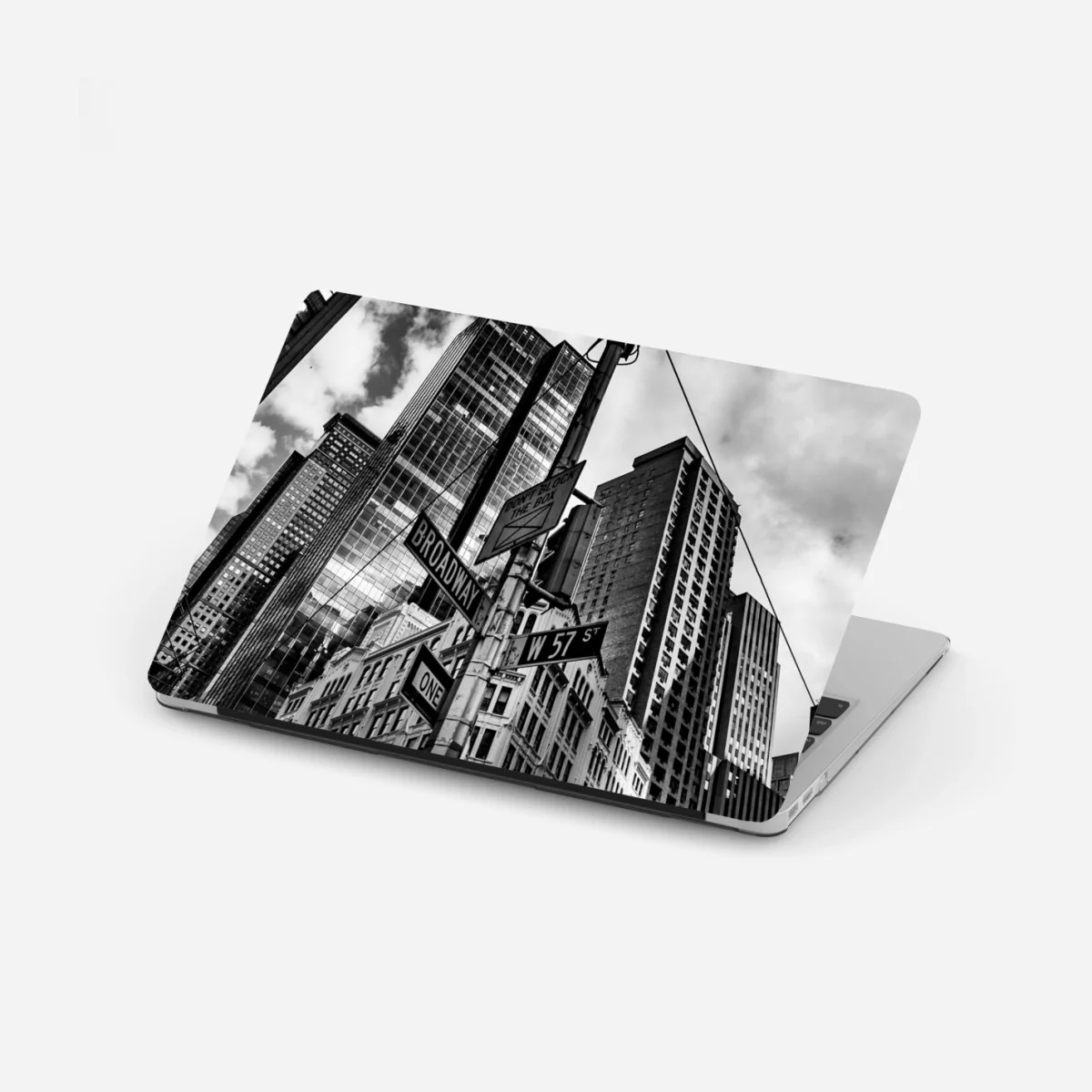 Naklejka na laptopa Broadway i W 57 St — miejska panorama w czerni i bieli – Wallissimo® Naklejka na laptopa Broadway i W 57 St — miejska panorama w czerni i bieli – Wallissimo®