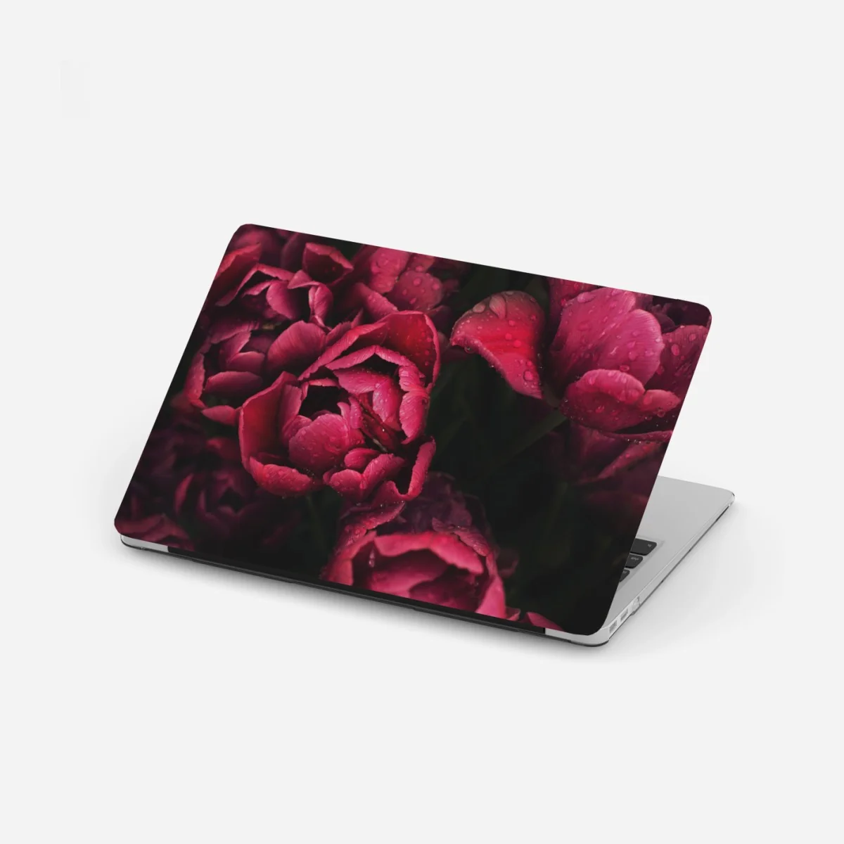 Naklejka na laptopa głębokie bordowe kwiaty z kroplami wody – Wallissimo® Naklejka na laptopa głębokie bordowe kwiaty z kroplami wody – Wallissimo®