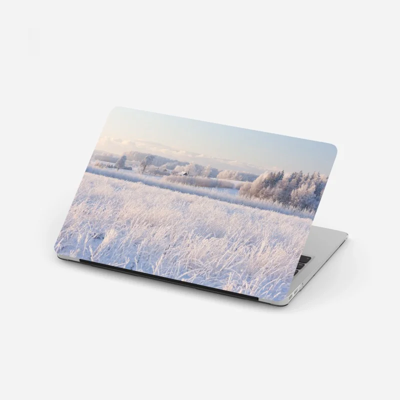 Naklejka na laptopa mglisty wschód słońca nad drewnianą kładką – Wallissimo®