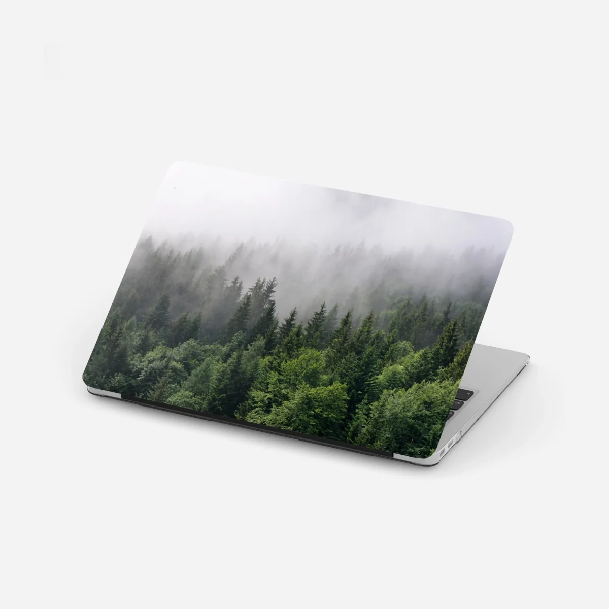 Naklejka na laptopa mglisty las iglasty panorama – Wallissimo® Naklejka na laptopa mglisty las iglasty panorama – Wallissimo®