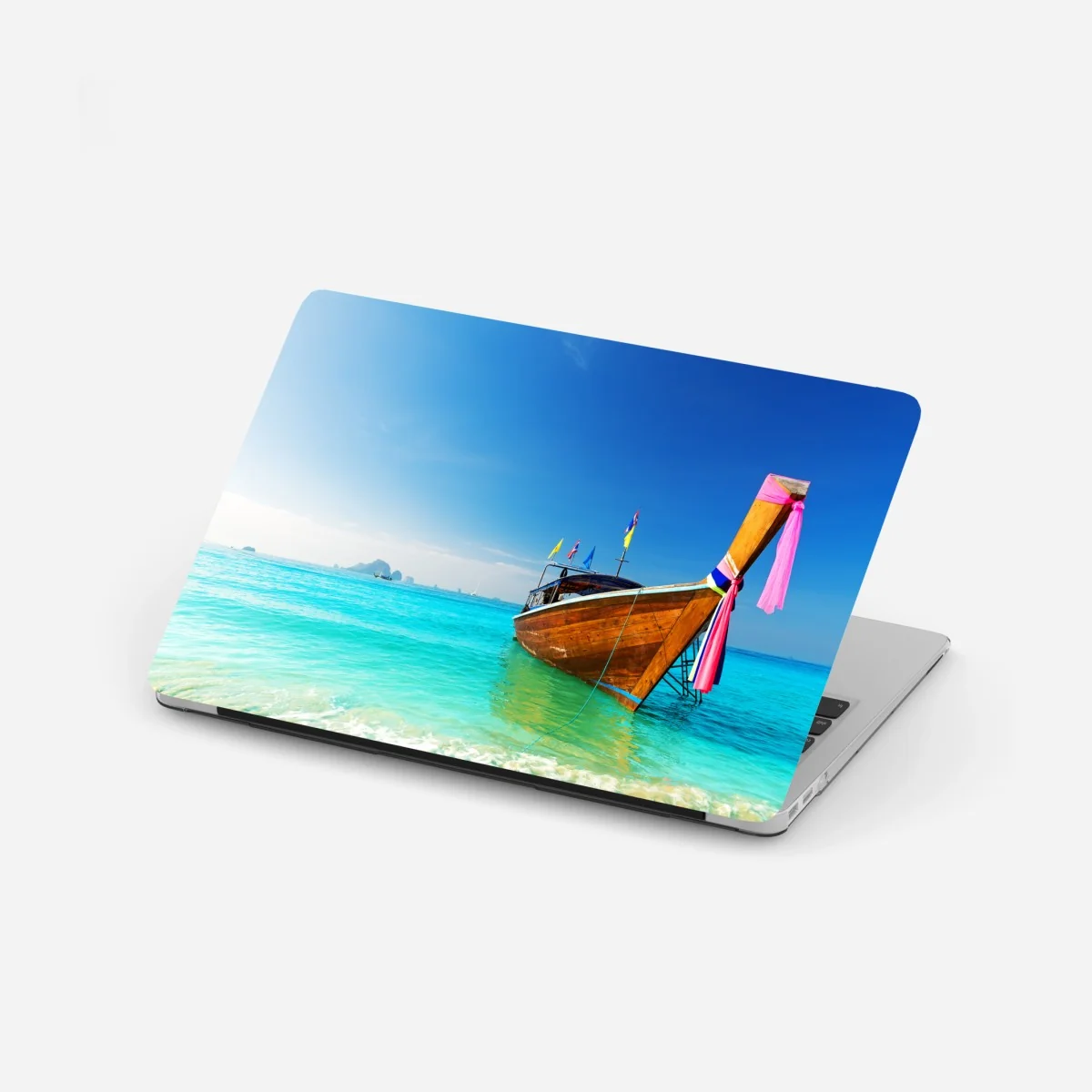 Naklejka na laptopa długa łódź na turkusowej plaży, Morze Andamańskie – Wallissimo® Naklejka na laptopa długa łódź na turkusowej plaży, Morze Andamańskie – Wallissimo®