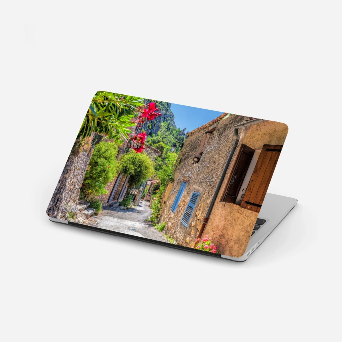 Naklejka na laptopa Moustiers Sainte Marie urokliwa uliczka w Prowansji – Wallissimo®