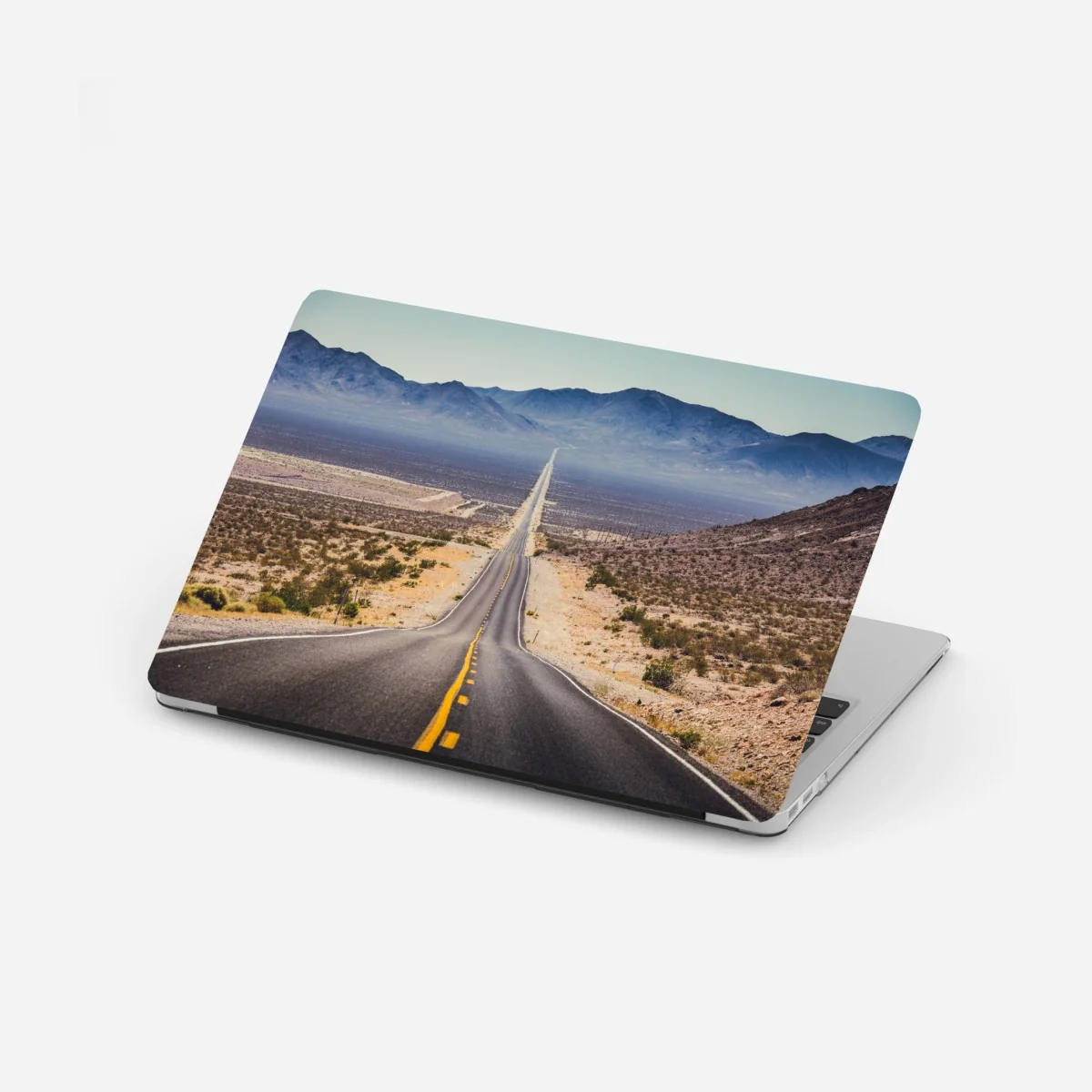 Naklejka na laptopa niekończąca się droga przez pustynię do gór – Wallissimo®