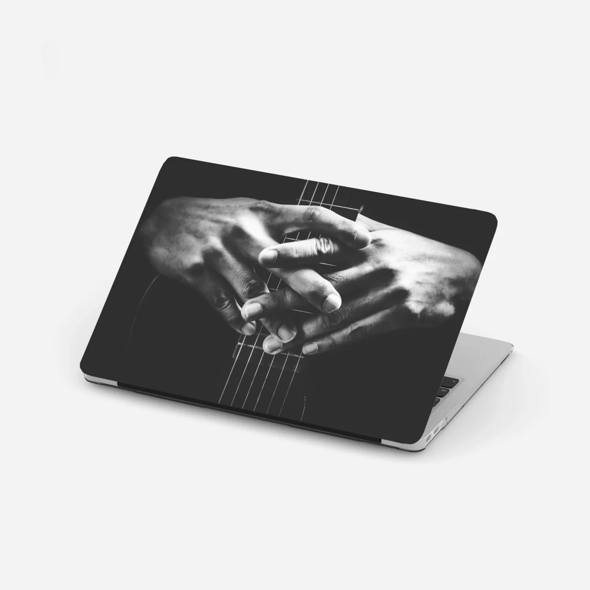 Naklejka na laptopa splątane ręce na strunach gitary – Wallissimo® Naklejka na laptopa splątane ręce na strunach gitary – Wallissimo®