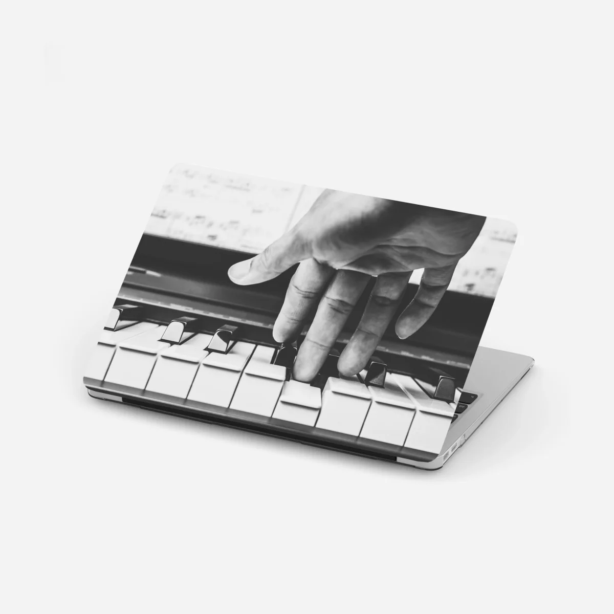 Naklejka na laptopa ręka na klawiszach fortepianu – Wallissimo® Naklejka na laptopa ręka na klawiszach fortepianu – Wallissimo®