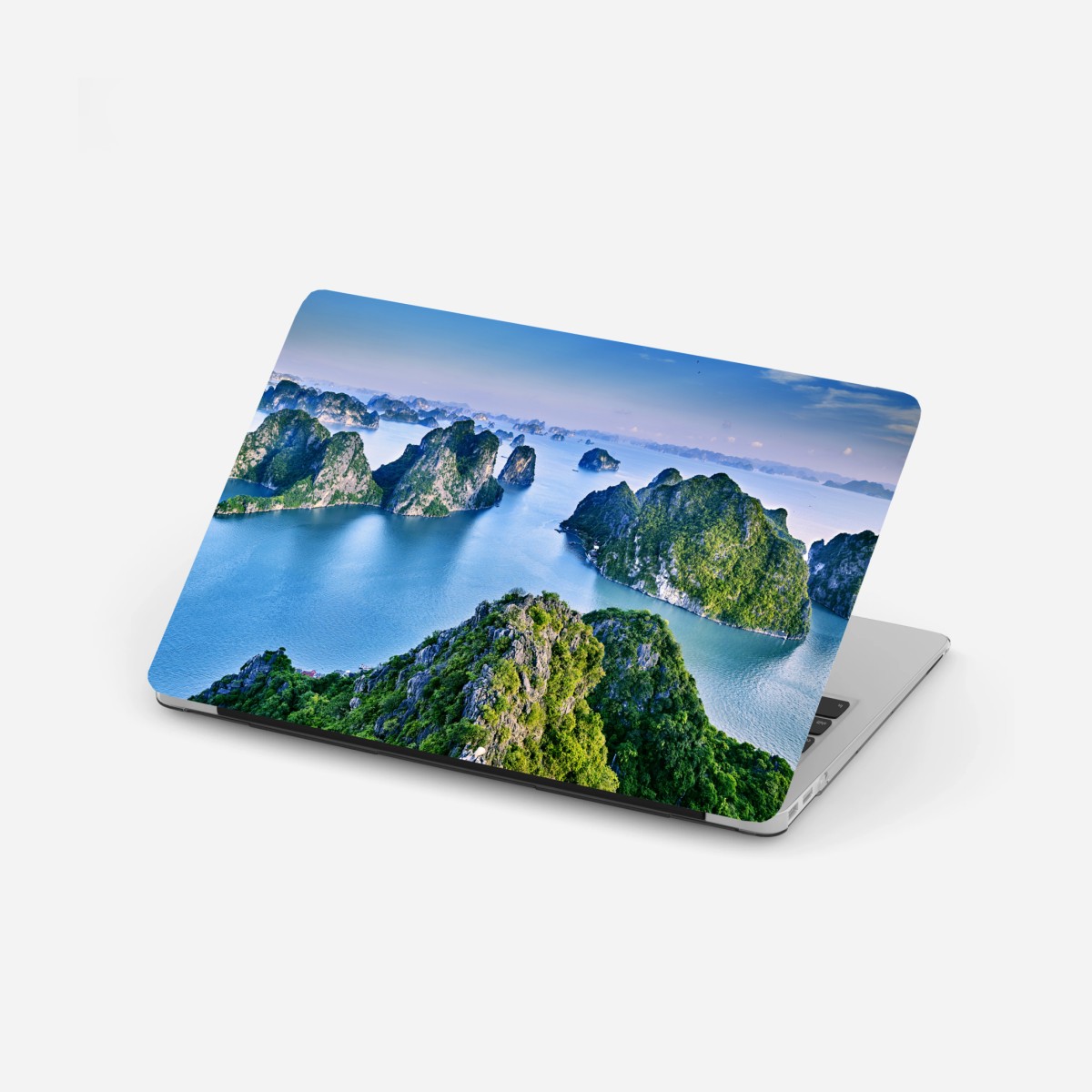 Naklejka na laptopa zatoka Ha Long panorama wapiennych wysp – Wallissimo®