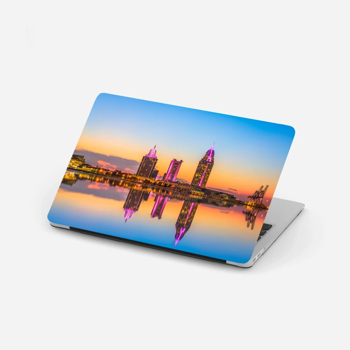 Naklejka na laptopa panorama Mobile o zachodzie słońca – Wallissimo® Naklejka na laptopa panorama Mobile o zachodzie słońca – Wallissimo®