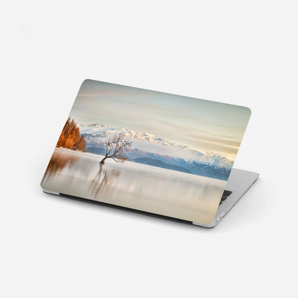Naklejka na laptopa samotne drzewo nad jeziorem Wanaka – Wallissimo® Naklejka na laptopa samotne drzewo nad jeziorem Wanaka – Wallissimo®