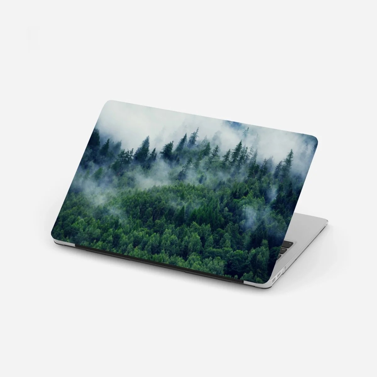 Naklejka na laptopa mglisty zielony las – Wallissimo® Naklejka na laptopa mglisty zielony las – Wallissimo®