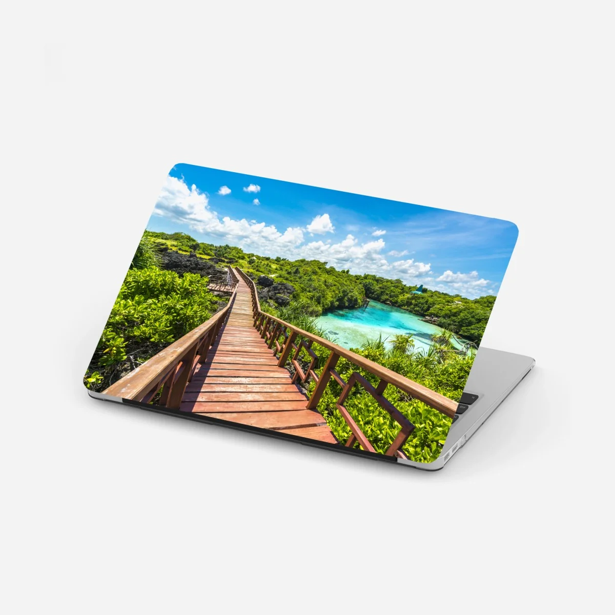 Naklejka na laptopa tropikalna drewniana kładka nad turkusową laguną – Wallissimo® Naklejka na laptopa tropikalna drewniana kładka nad turkusową laguną – Wallissimo®