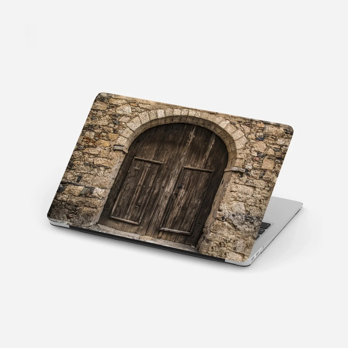 Naklejka na laptopa rustykalne drewniane drzwi w kamiennym łuku – Wallissimo® Naklejka na laptopa rustykalne drewniane drzwi w kamiennym łuku – Wallissimo®