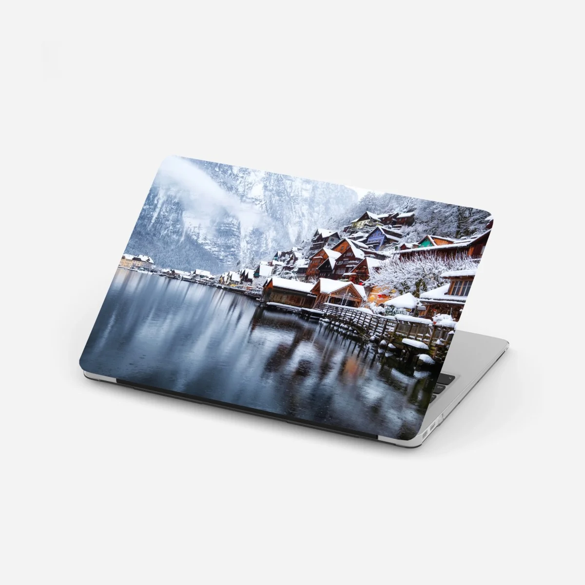 Naklejka na laptopa śnieżna wieś Hallstatt nad jeziorem – Wallissimo® Naklejka na laptopa śnieżna wieś Hallstatt nad jeziorem – Wallissimo®