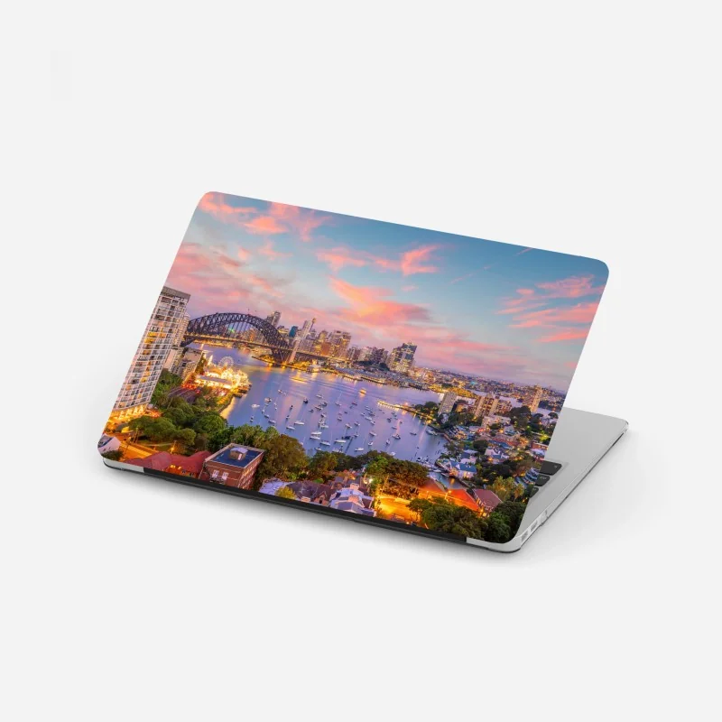 Naklejka na laptopa mglisty las deszczowy z koronami drzew – Wallissimo®