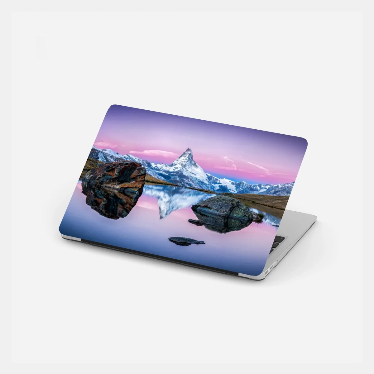 Naklejka na laptopa spokojne alpejskie odbicie o zachodzie – Wallissimo®