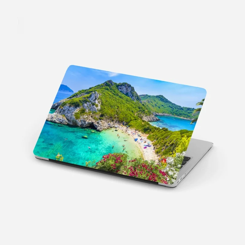 Naklejka na laptopa biała kaplica z widokiem na morze w Faliraki – Wallissimo®