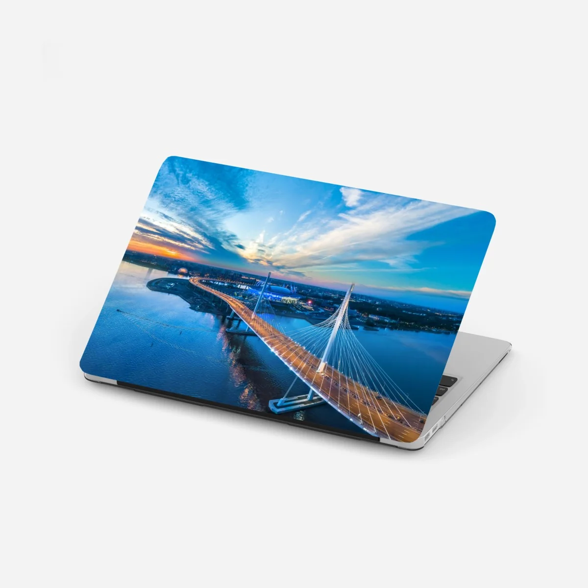 Naklejka na laptopa Sankt Petersburg panorama mostu o zmierzchu – Wallissimo®