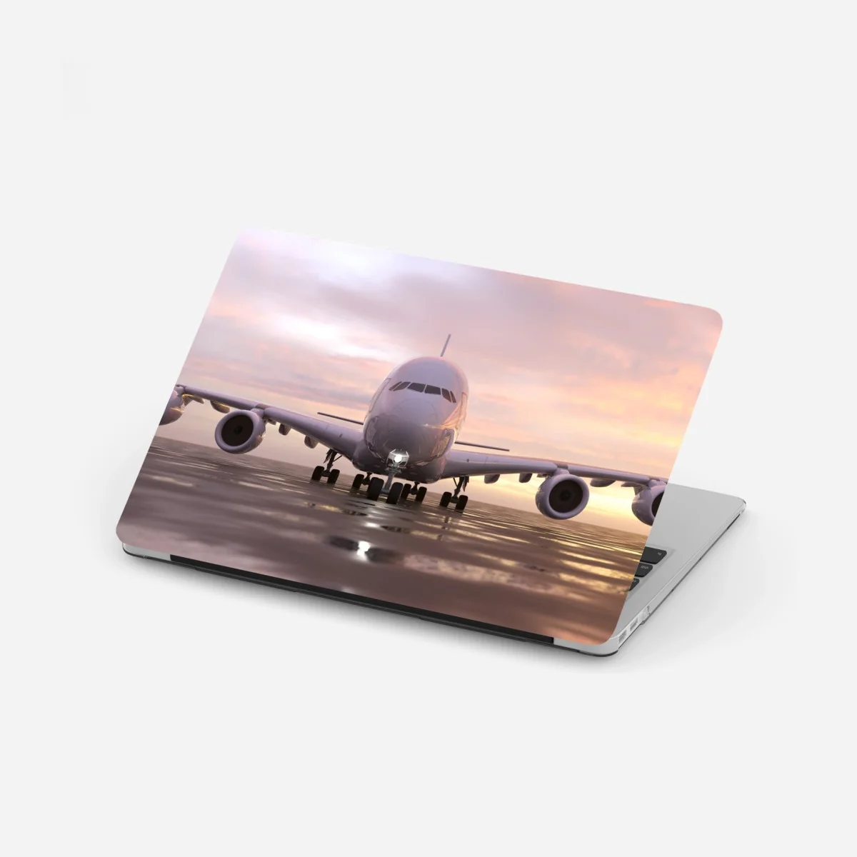 Naklejka na laptopa odrzutowiec na pasie startowym o zachodzie słońca – Wallissimo® Naklejka na laptopa odrzutowiec na pasie startowym o zachodzie słońca – Wallissimo®
