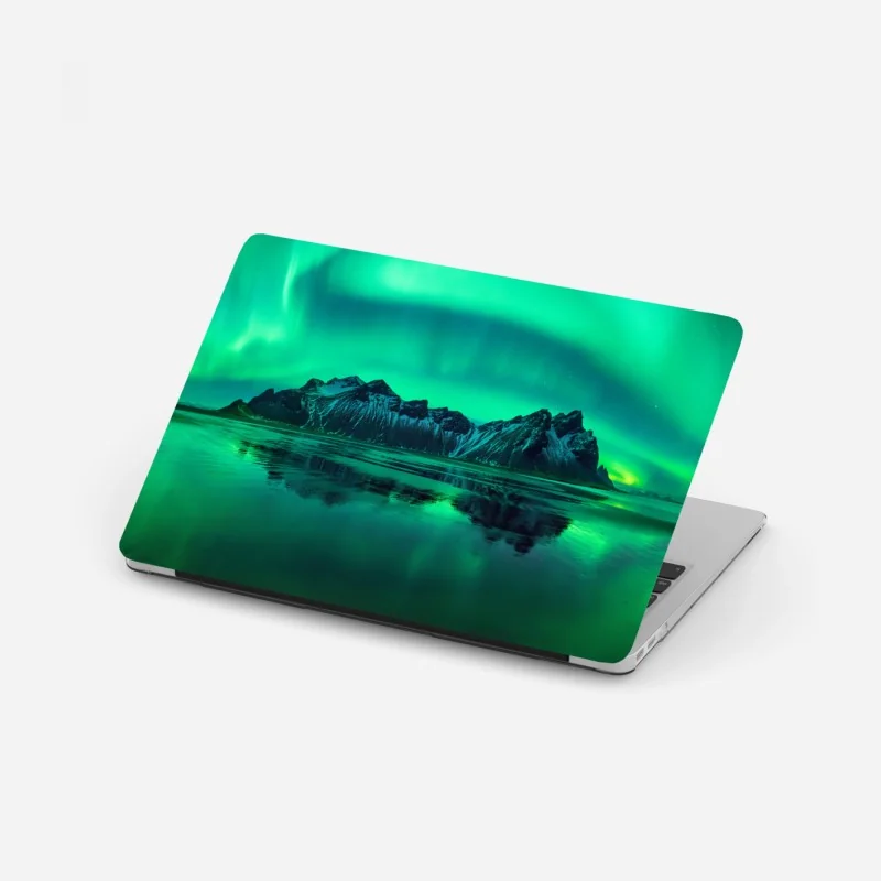 Naklejka na laptopa samotny renifer w tundrze w Czukotce – Wallissimo®