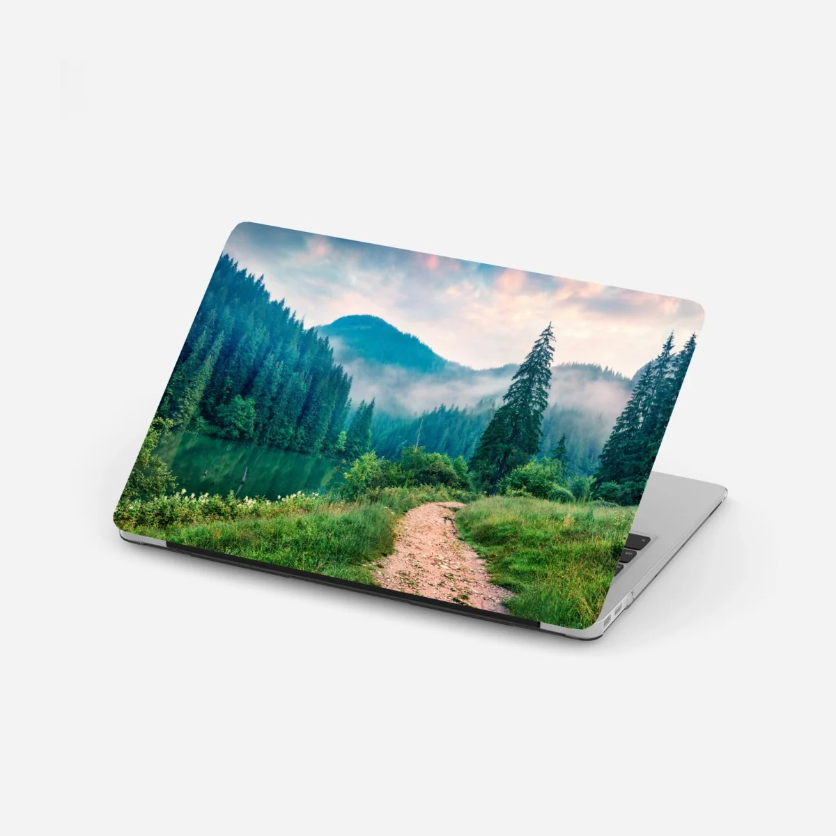 Naklejka na laptopa mglisty poranek nad Lacu Roșu – Wallissimo® Naklejka na laptopa mglisty poranek nad Lacu Roșu – Wallissimo®