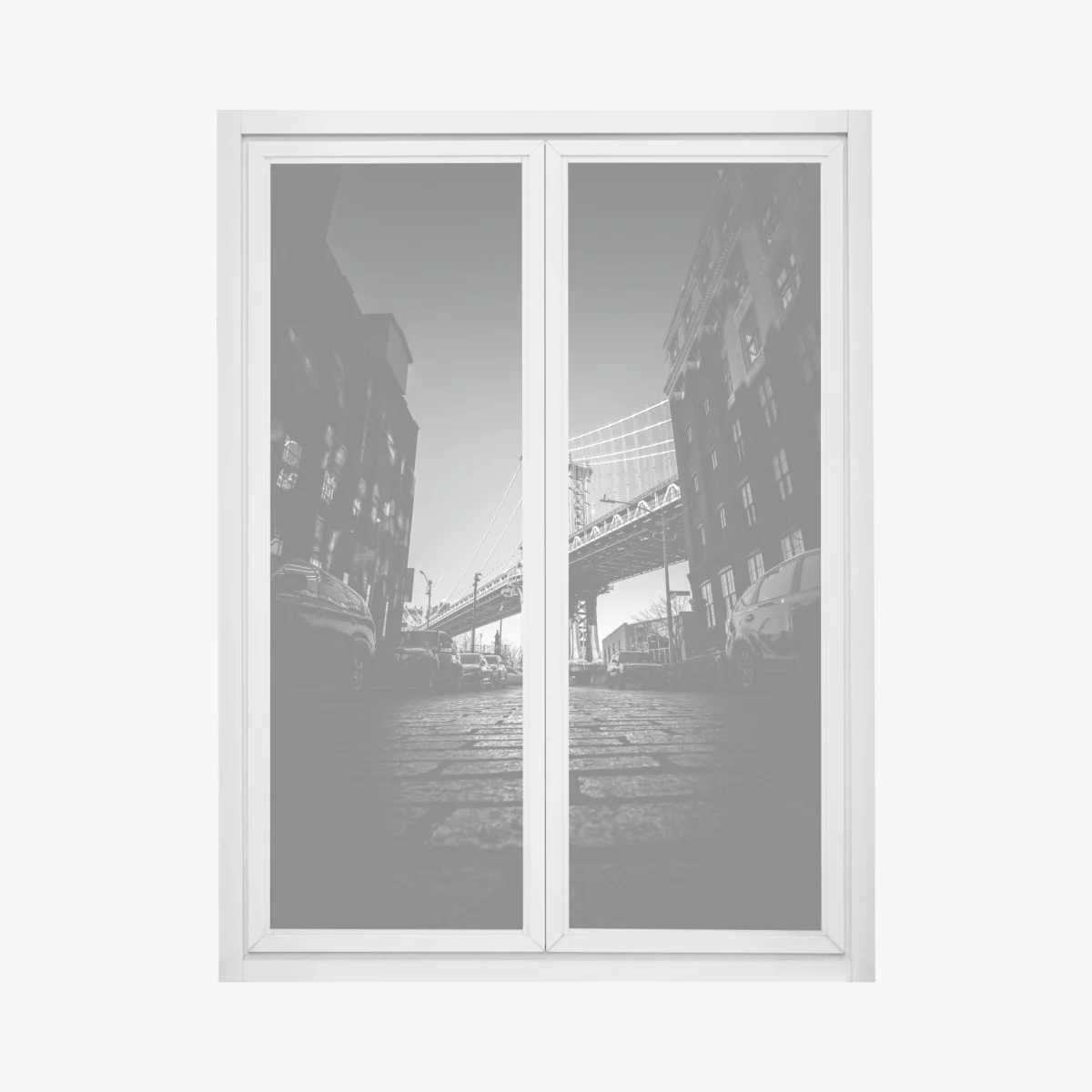 Naklejka na okno most na Manhattanie z perspektywy brukowanej ulicy – Wallissimo® Naklejka na okno most na Manhattanie z perspektywy brukowanej ulicy – Wallissimo®