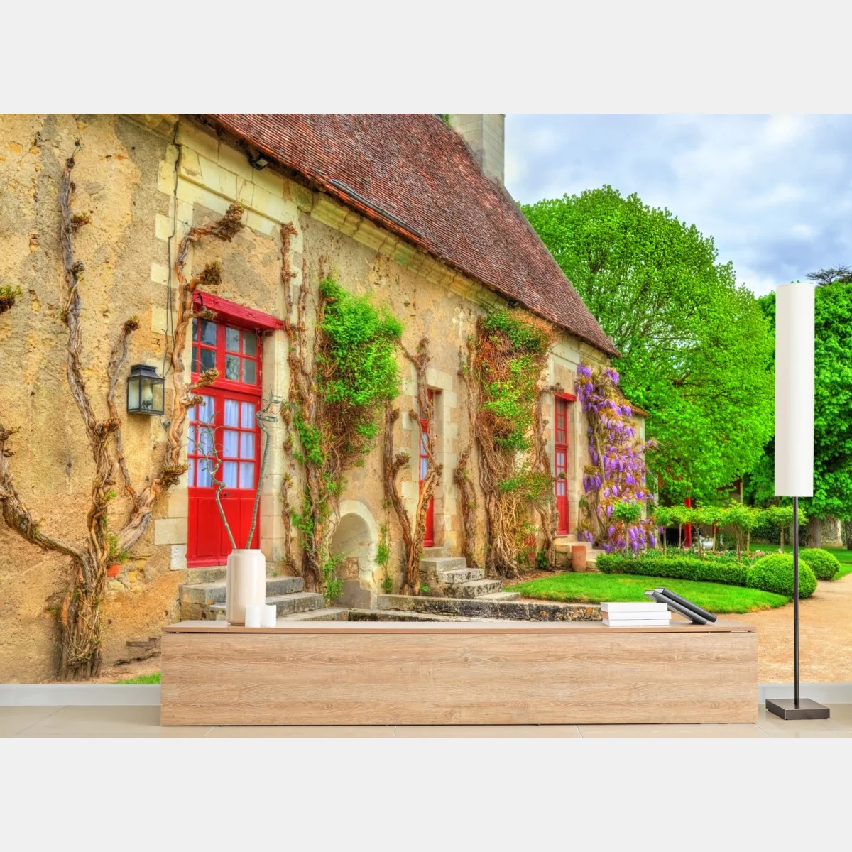 Fototapeta uroczy domek z kwitnącą glicynią – Wallissimo® Fototapeta uroczy domek z kwitnącą glicynią – Wallissimo®