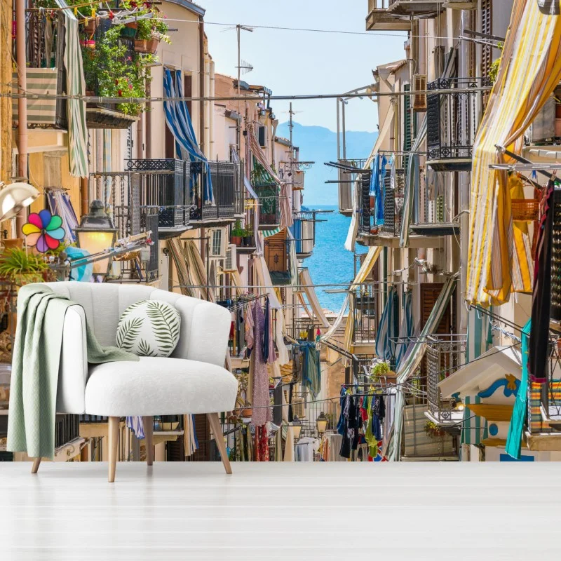 Fototapeta słoneczna uliczka nad morzem z widokiem na zatokę