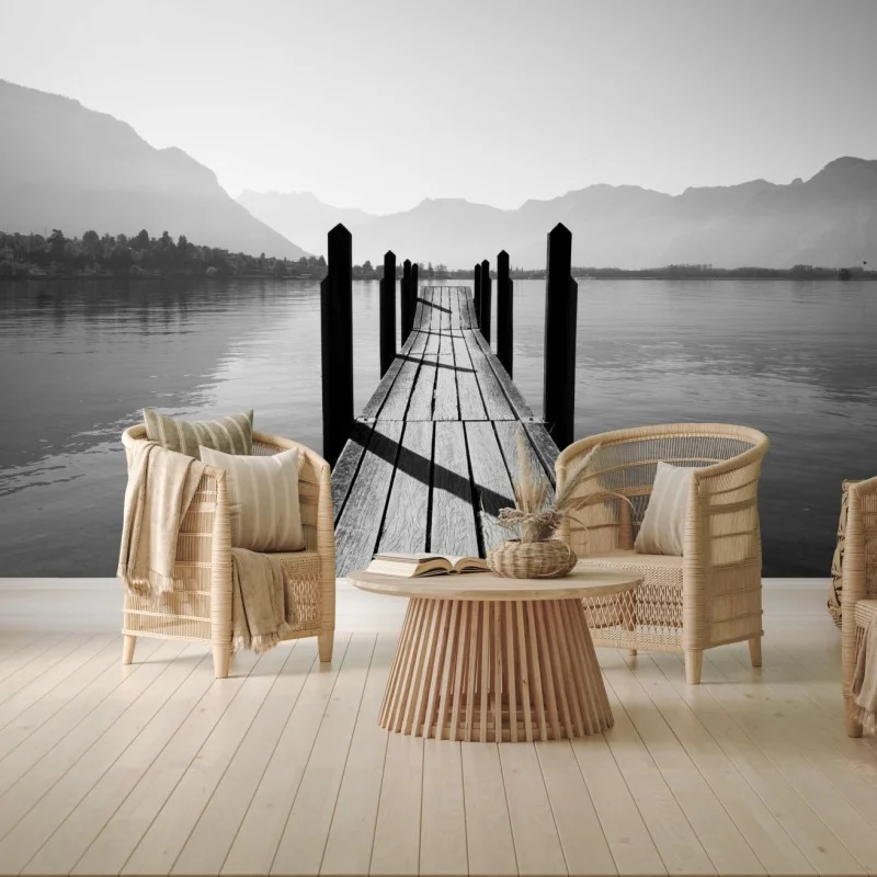 Fototapeta spokojny pomost nad jeziorem w czerni i bieli