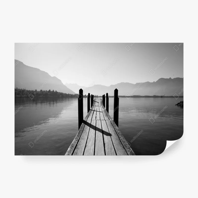 Fototapeta spokojny pomost nad jeziorem w czerni i bieli