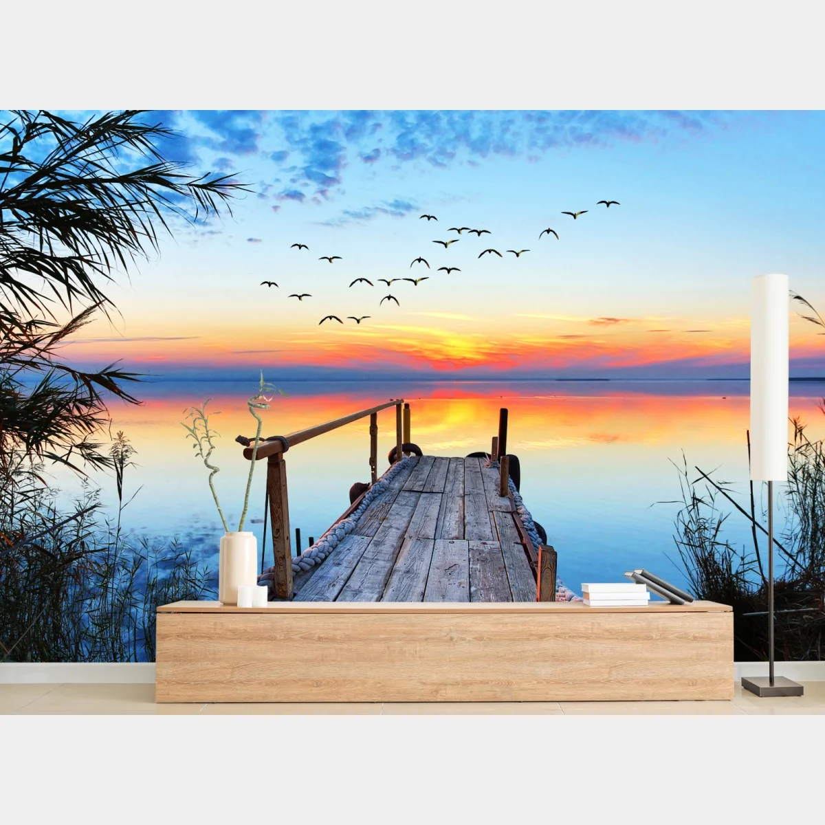 Fototapeta pomost o zachodzie słońca nad jeziorem – Wallissimo® Fototapeta pomost o zachodzie słońca nad jeziorem – Wallissimo®