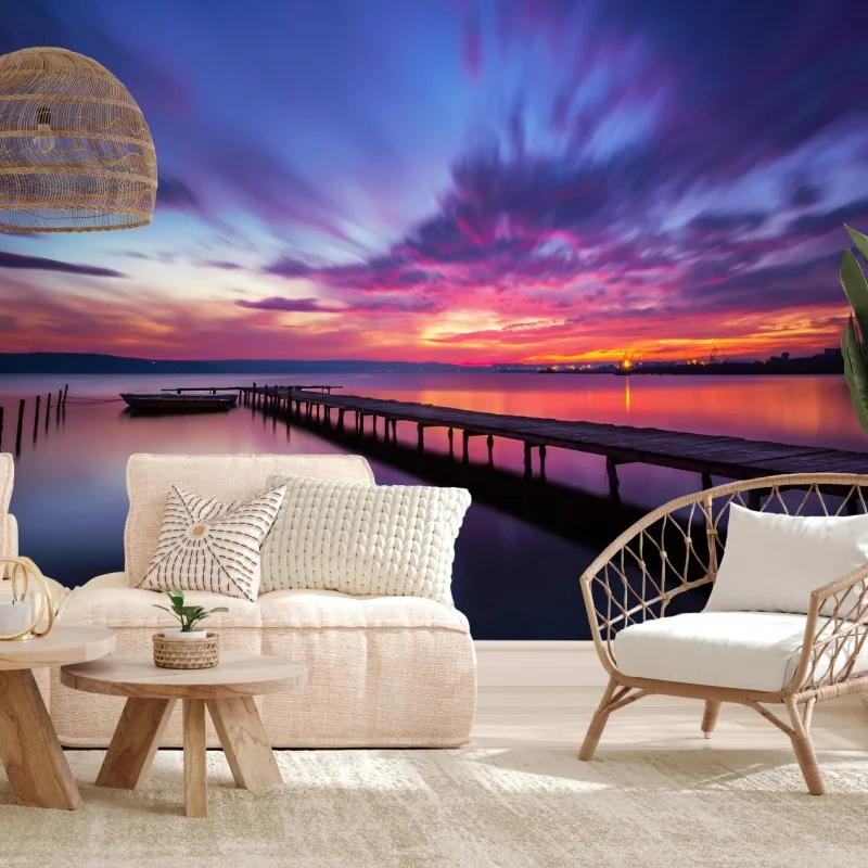 Fototapeta zachód słońca nad spokojnym jeziorem z drewnianym pomostem