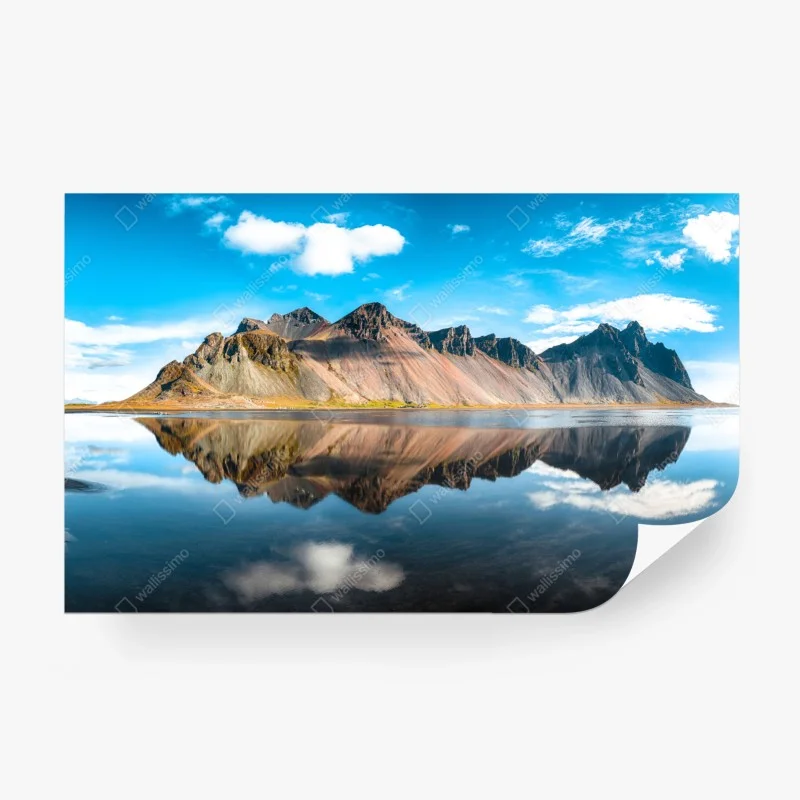 Fototapeta odbicie Vestrahorn na spokojnych wodach Stokksnes, Islandia