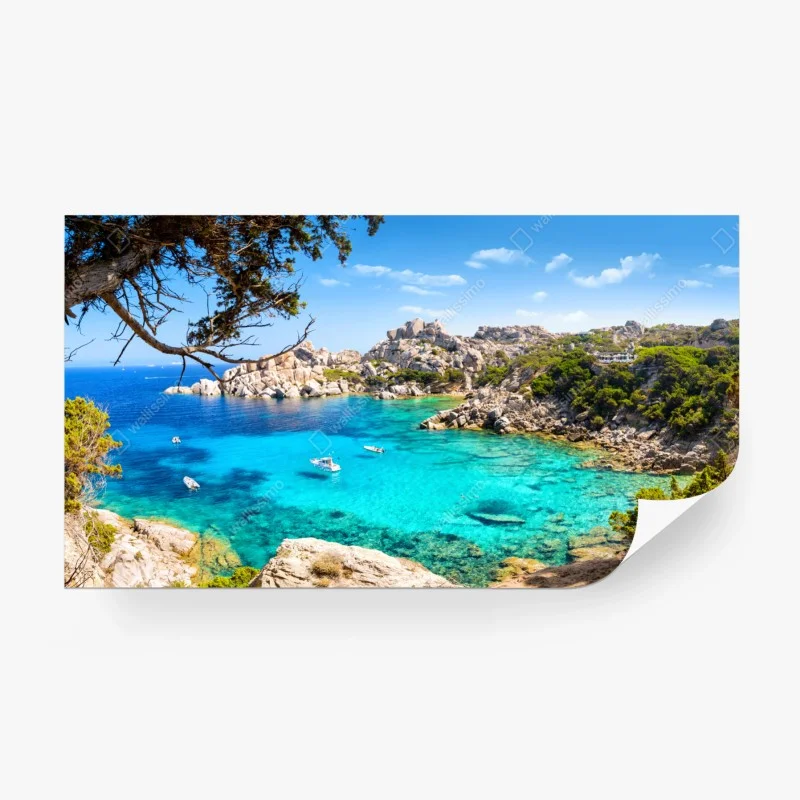 Fototapeta turkusowa zatoka nad skalistym wybrzeżem