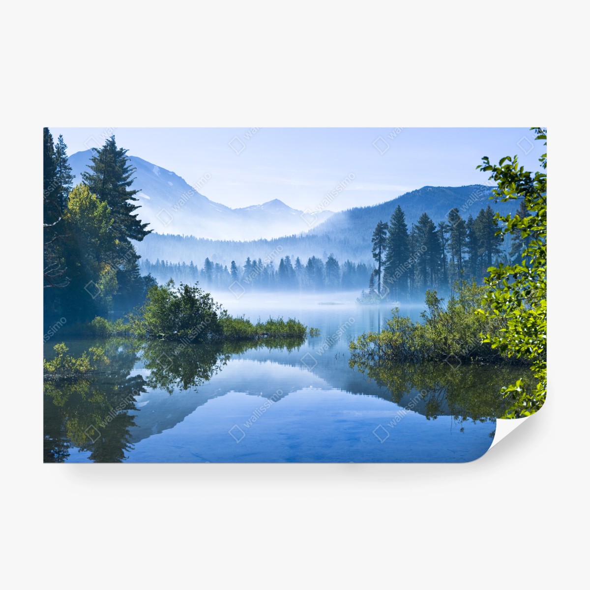 Fototapeta mglista górska tafla jeziora z odbiciem – Wallissimo®