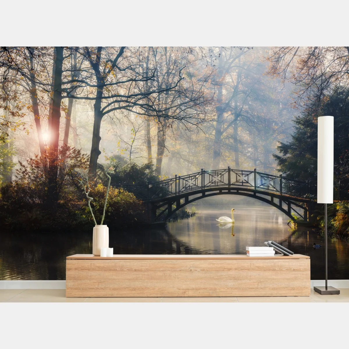 Fototapeta mglisty jesienny most z łabędziem – Wallissimo® Fototapeta mglisty jesienny most z łabędziem – Wallissimo®