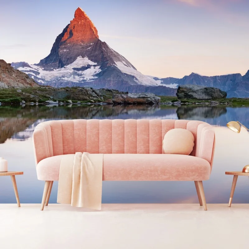 Fototapeta Matterhorn o wschodzie słońca nad alpejskim jeziorem