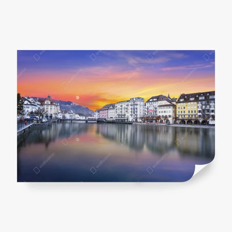 Fototapeta Lucerna nad rzeką o zmierzchu – Wallissimo® Fototapeta Lucerna nad rzeką o zmierzchu – Wallissimo®