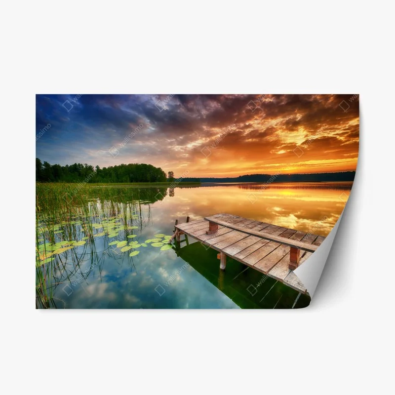 Naklejka repozycjonowalna złoty wschód słońca nad spokojnym jeziorem