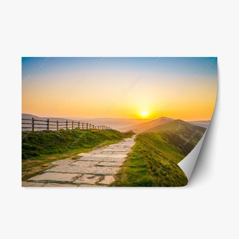 Naklejka repozycjonowalna słoneczny grzbiet górski o wschodzie słońca