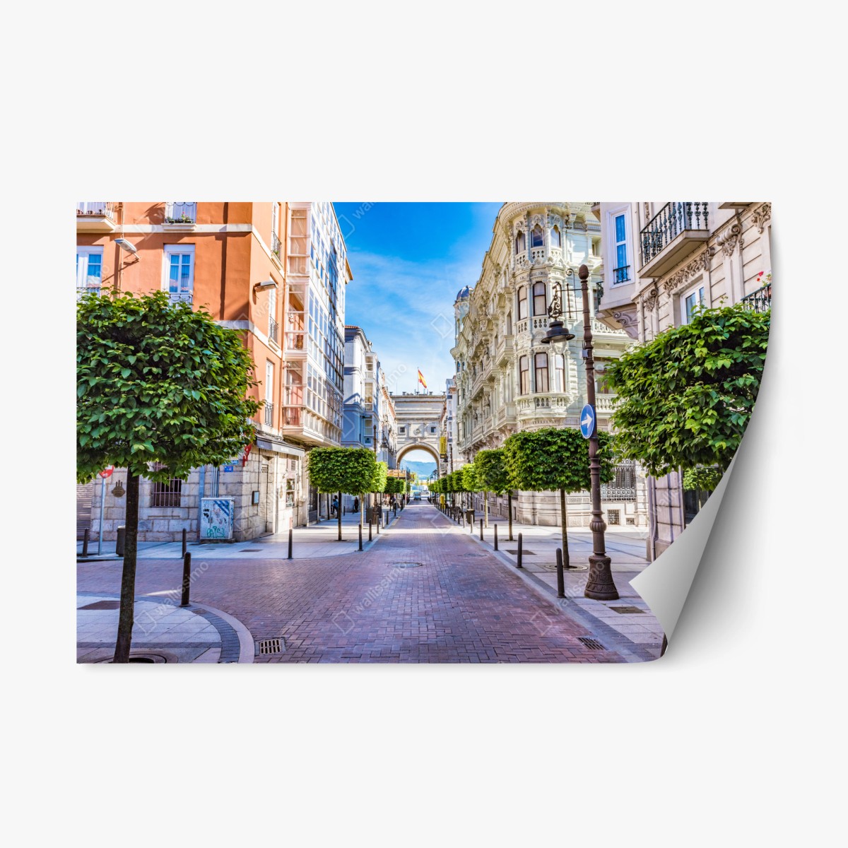 Naklejka repozycjonowalna Santander ulica miejska z zabytkowym łukiem – Wallissimo®