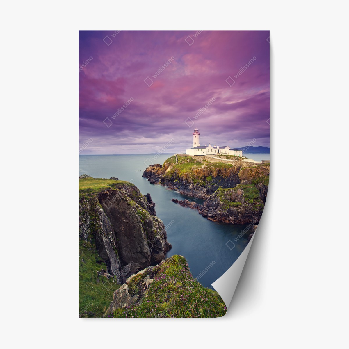 Naklejka repozycjonowalna fioletowa latarnia nad skalistym wybrzeżem – Wallissimo®