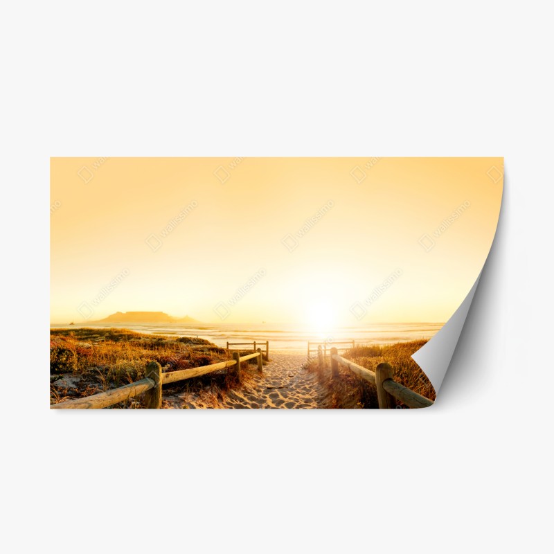 Naklejka repozycjonowalna złota panorama zachodu słońca nad plażą z Górą Stołową