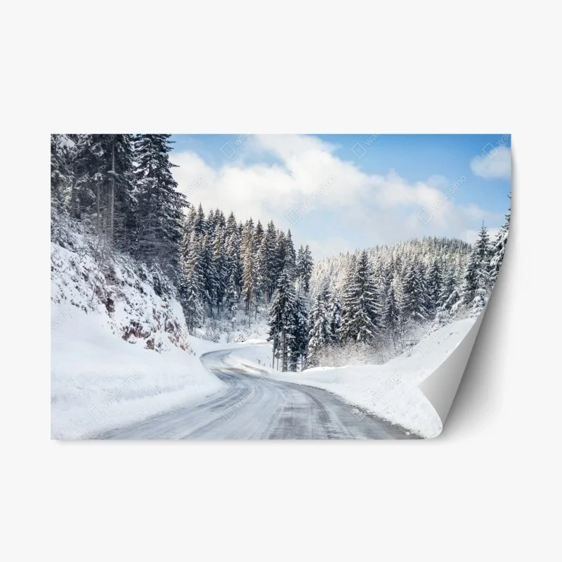 Naklejka repozycjonowalna zimowa droga w zaśnieżonym lesie