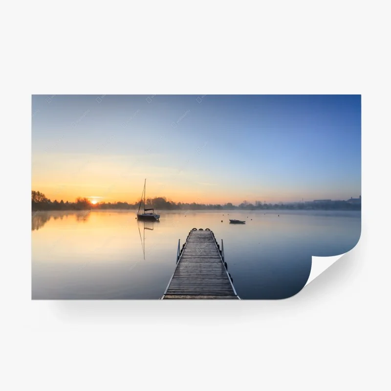 Fototapeta spokojny wschód słońca nad mglistym jeziorem